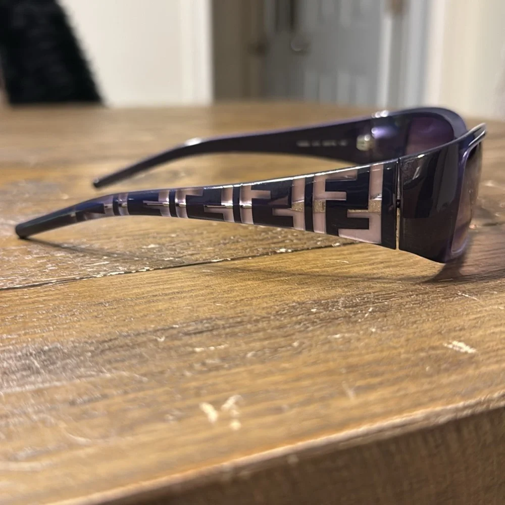 Women’s Fendi Sunglasses FS300 513 - Picture 2 of 4